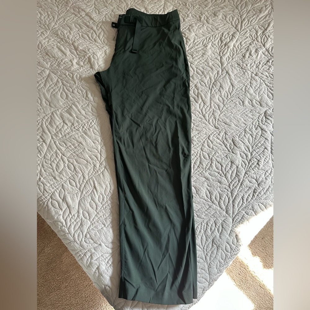 Men’s Lululemon green pants 34